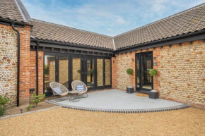 Field Barn by Winterton Cottages